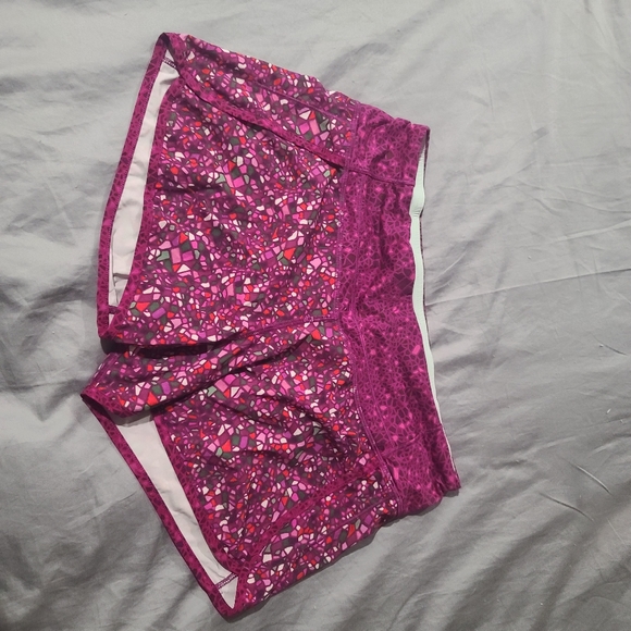 Lululemon Mosaic Run Short Lulu size 6 🍋 - Picture 4 of 9